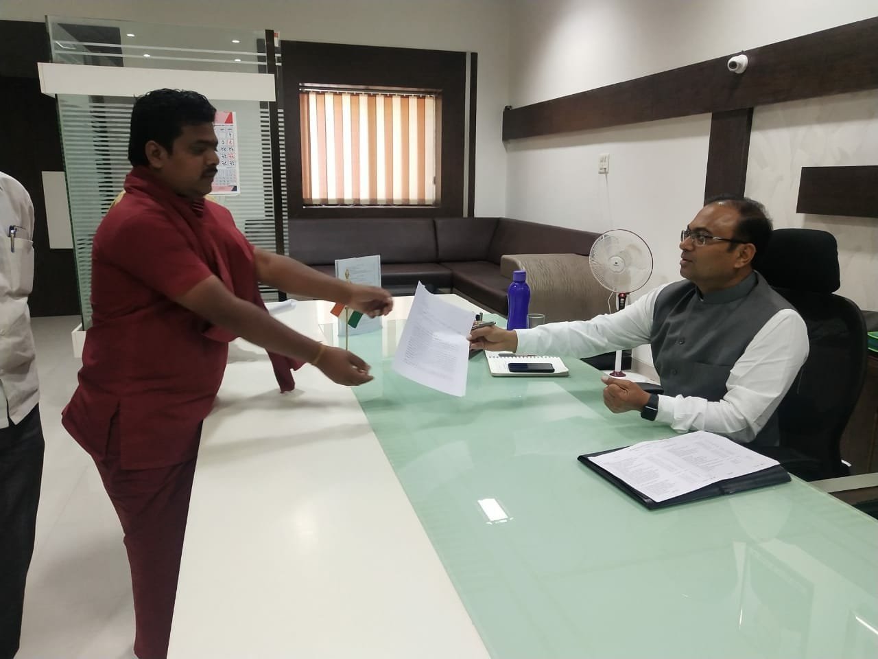 प्रधानमंत्री फसल बीमा योजना में विदर्भ के लिए गन्ने की फसल का समावेश करें: प्रेमासाई महाराज | New India Times