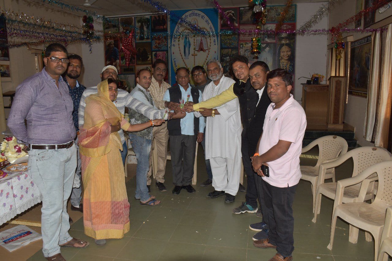 मेघनगर के पत्रकारों ने बिशप हाउस पहुंचकर दी क्रिसमस डे की बधाई | New India Times