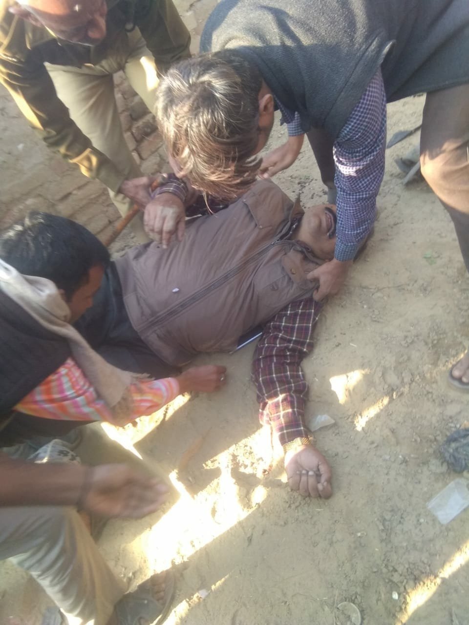 बाइक सवार दो नकाबपोश बदमाशों ने सब्जी खरीद रहे जिला जेल के प्रधान बंदीरक्षक की गोली मारकर की हत्या | New India Times