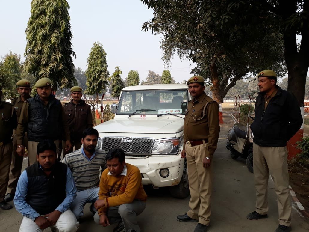 हाइवे पर अपने आप को आरटीओ अधिकारी बता कर गाड़ी वालों से वसूली करने वाले तीन बदमाश गिरफ्तार | New India Times