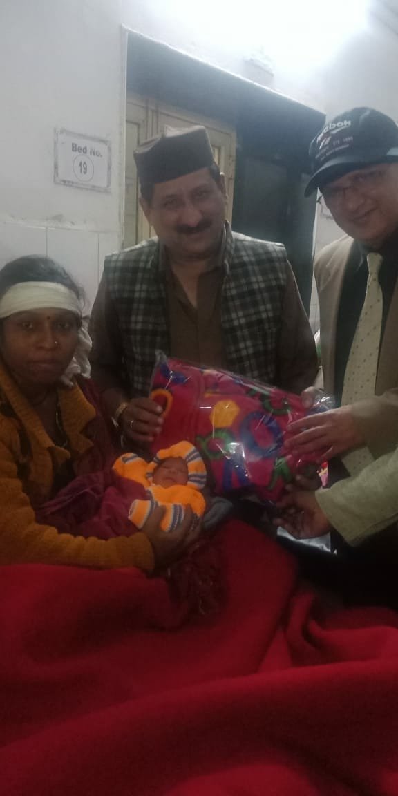 भोपाल मध्य विधान सभा के विधायक आरिफ मसूद ने सुल्तानिया हाॅस्पिटल पहुंच कर मरीजों को दिया कम्बल 3 भोपाल मध्य विधान सभा के विधायक आरिफ मसूद ने सुल्तानिया हाॅस्पिटल पहुंच कर मरीजों को दिया कम्बल | New India Times