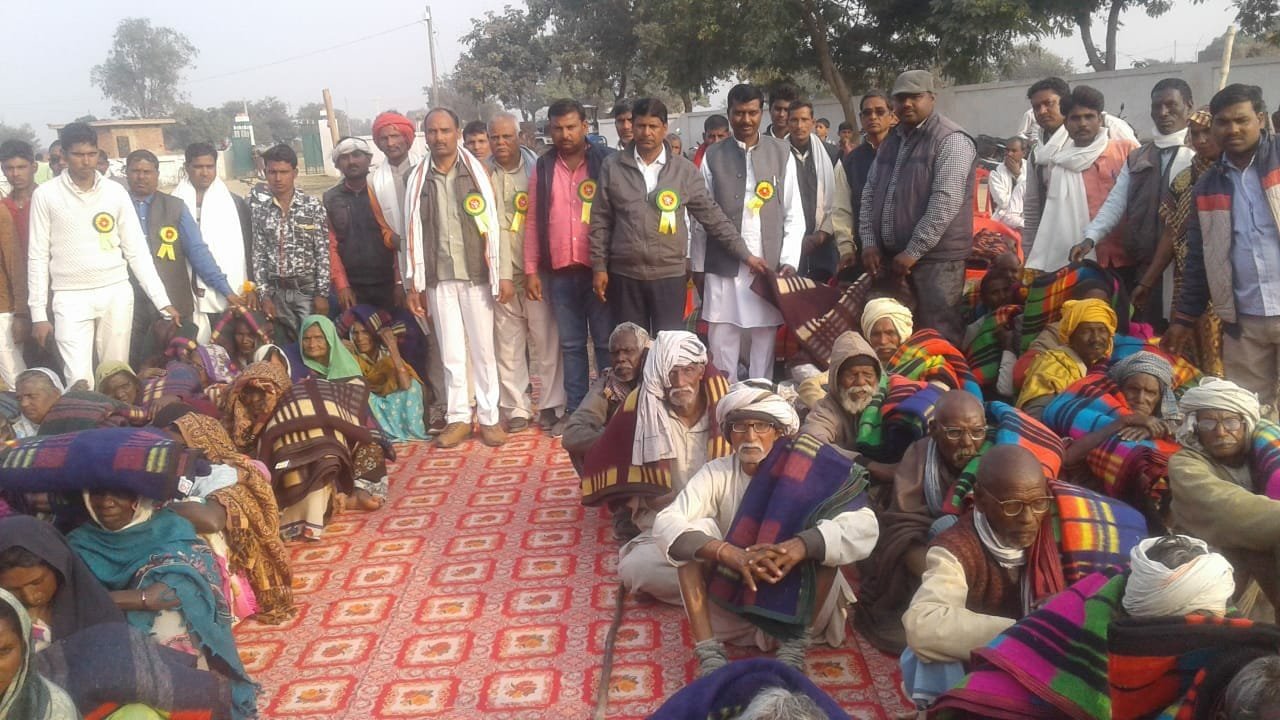 गरीब निराश्रितों को वितरित किए गए कंबल | New India Times