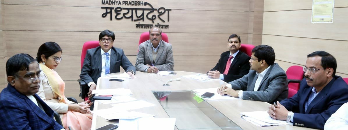यूरिया का वितरण सहकारी समितियों के माध्यम से ही कराया जायेगा, अपर मुख्य सचिव श्री मीना ने वीडियो कान्फ्रेंस में की विस्तृत समीक्षा | New India Times