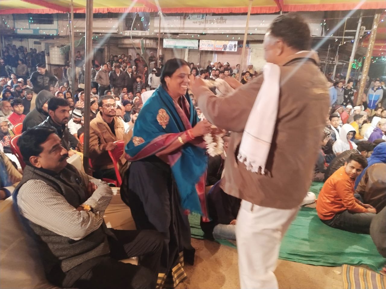 हजरत नवगज (रह.) के मजार पर चल रहे कव्वाली प्रोग्राम में विधायक कलावती भूरिया ने की शिरकत | New India Times