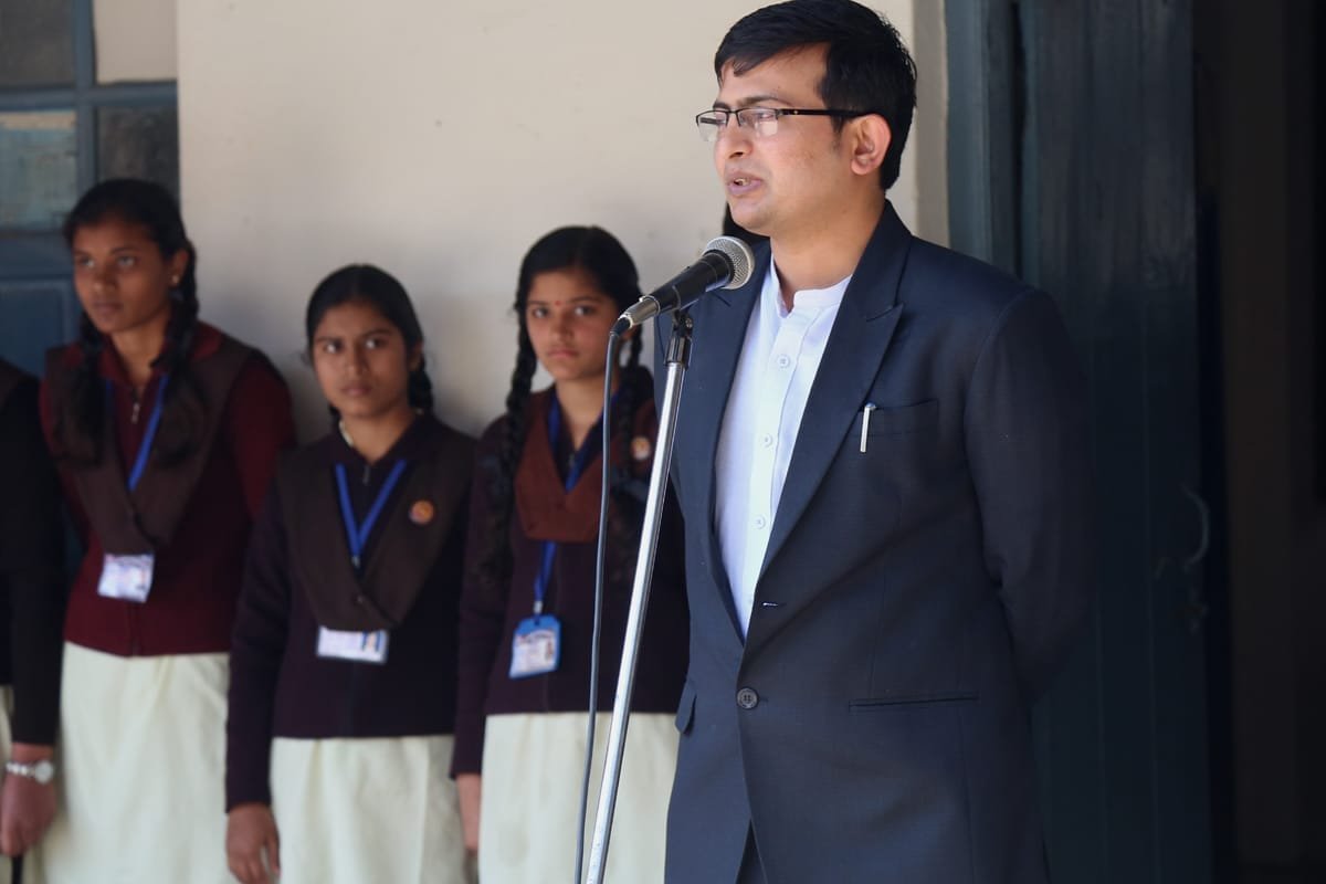 कठोर परिश्रम करें, अच्छे संस्थानों में पढ़ाई के अवसर मिलेंगे जहां सम्मान व  संतुष्टी भी मिलेगी: कलेक्टर नीरज कुमार सिंह | New India Times