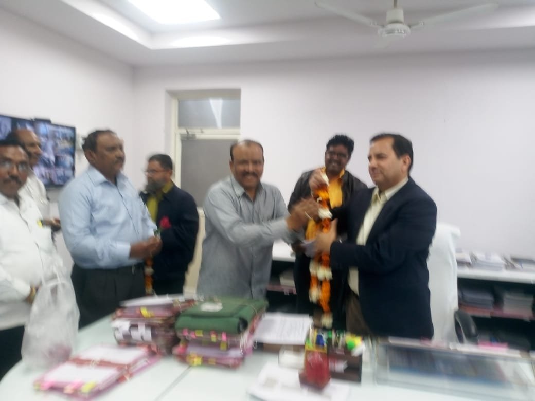 मध्यप्रदेश कर्मचारी कांग्रेस के पदाधिकारियों ने किया नवागत कलेक्टर का स्वागत | New India Times