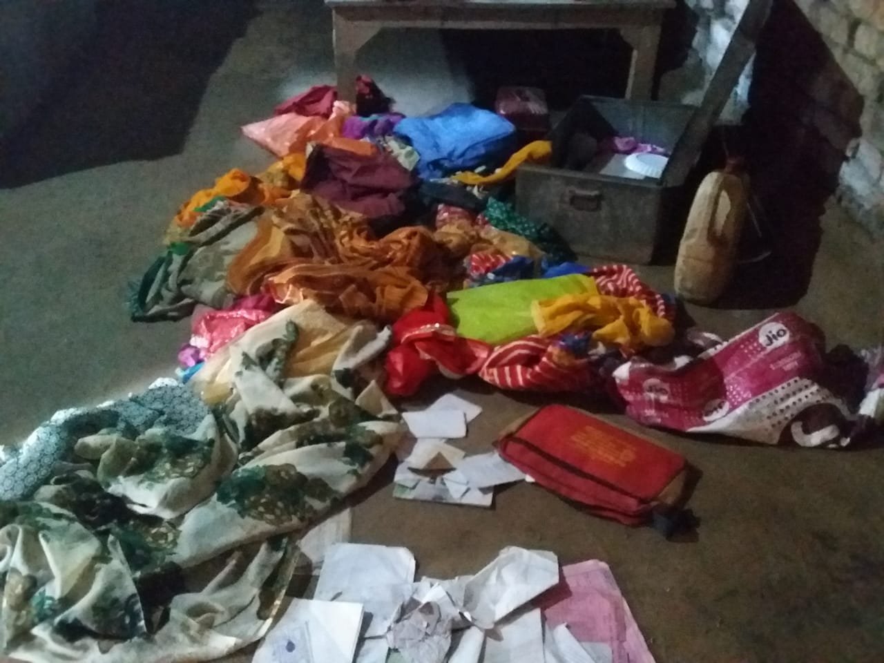 आधा दर्जन अज्ञात लुटेरों ने चाकू की नोंक पर फुलईया गांव मैलानी में दी लूट की वारदात को अंजाम | New India Times