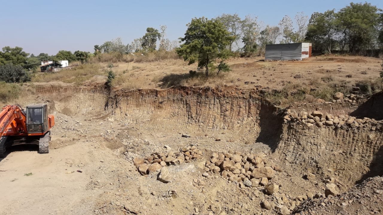 NIT Exclusive: बुलढाणा-अजंता मार्ग के निर्माण में अब तक हुआ हज़ारों ब्रास चोरी के मुरुम का इस्तेमाल, शासन प्रशासन पर अनदेखी करने का आरोप | New India Times