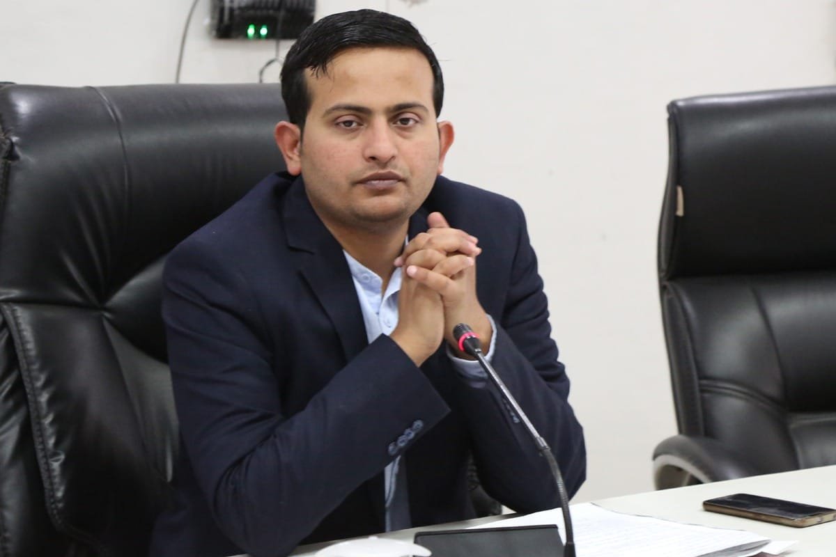 अस्पताल में कायाकल्प के तहत जो कार्य आवश्यक हैं, कराये जाने के प्रस्ताव डी.एम.एफ के तहत तैयार कराये जायें: कलेक्टर नीरज कुमार सिंह | New India Times