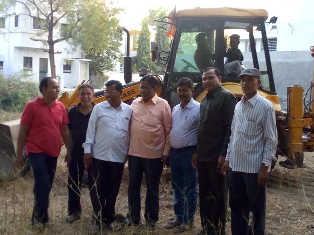 भाजपा कार्यकर्ताओं ने चलाया स्वच्छता अभियान: दिया स्वच्छता का संदेश, केंद्रीय रक्षा राज्यमंत्री डॉक्टर सुभाष भामरे ने फिता काट कर धुल मुक्त स्वच्छ शहर संकल्पना अभियान का किया उद्घाटन | New India Times