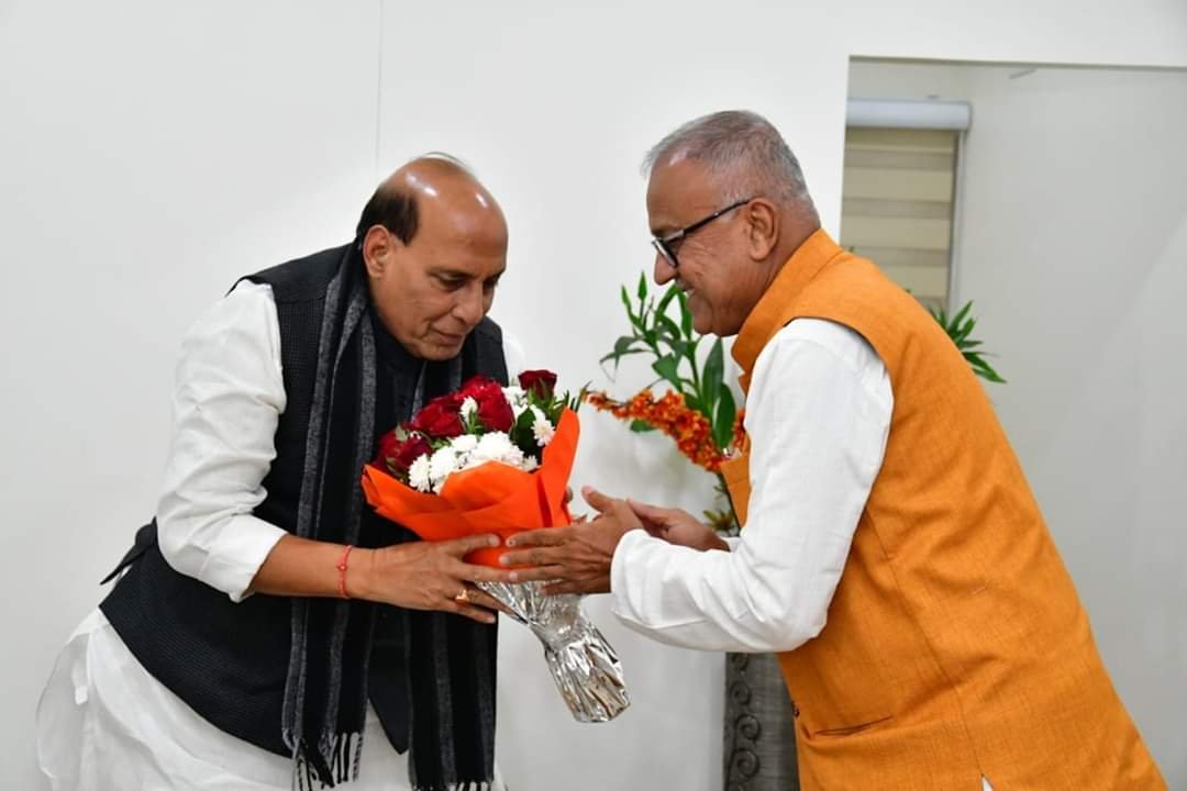 सांसद नंद कुमार सिंह चौहान ने भोपाल में केंद्रीय गृहमंत्री राजनाथ सिंह सहित अन्य नेताओं से मिलकर की अहम चर्चा | New India Times