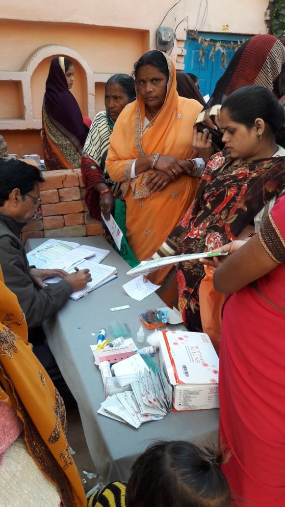 भिंड जिला अस्पताल के डॉ एस के व्यास व उनकी टीम ने मेडिकल कैंप लगा कर दी चिकित्सीय सुविधा | New India Times