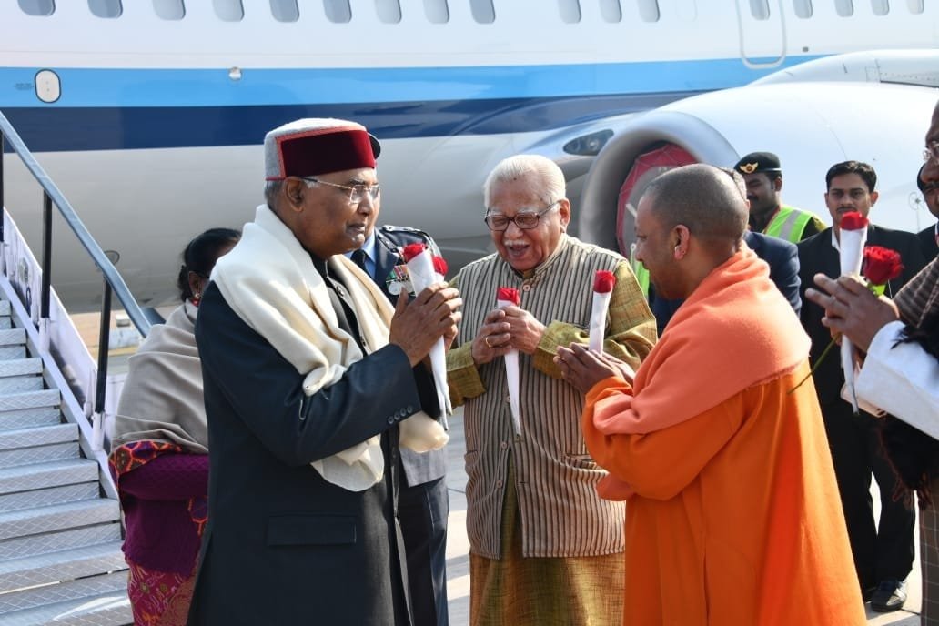 राष्ट्रपति श्री रामनाथ कोविंद पहुंचे प्रयागराज, राज्यपाल श्री राम नाईक, मुख्यमंत्री योगी आदित्यनाथ व कई कैबिनेट मंत्रियों ने किया स्वागत, टाइम्स ऑफ इंडिया के फोटो ग्राफर के साथ हुई मारपीट, पत्रकारों में आक्रोश व्याप्त | New India Times