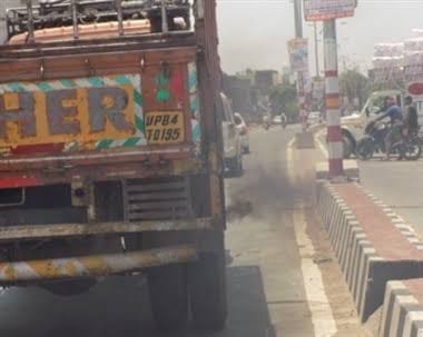 विकास की चाहत में शहरवासियों की सेहत दांव पर, विकास कार्यों, ख़राब सडकों और धुआँ छोड़ते वाहनों से बढ़ी समस्याएं | New India Times