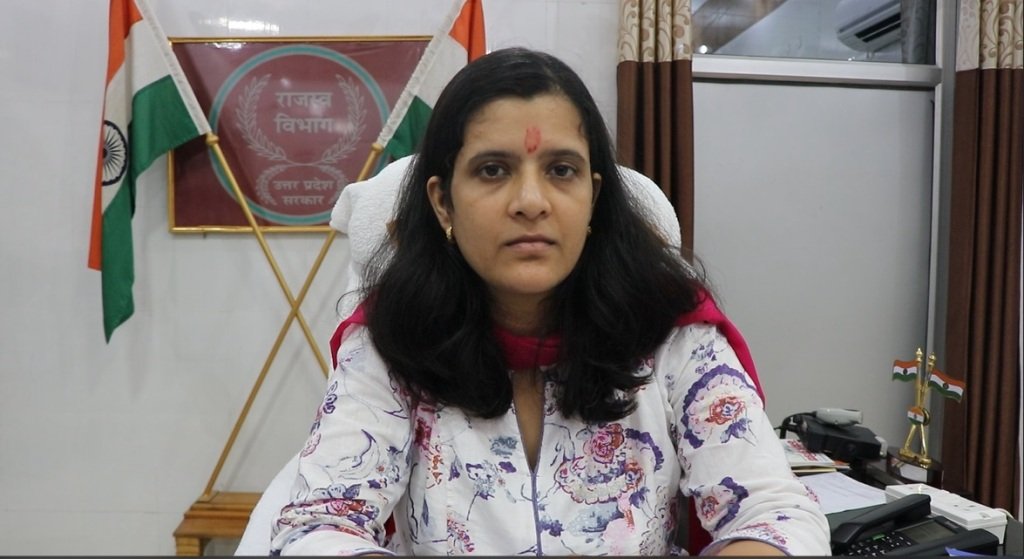 बहराइच डीएम माला श्रीवास्तव लोक सेवक पब्लिक अचीवर्स अवार्ड से हुईं सम्मानित | New India Times