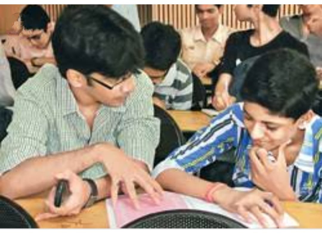 खुल गई हैं शिक्षा की दुकानें, स्कूलों में शिक्षक नहीं दे रहे हैं ध्यान | New India Times