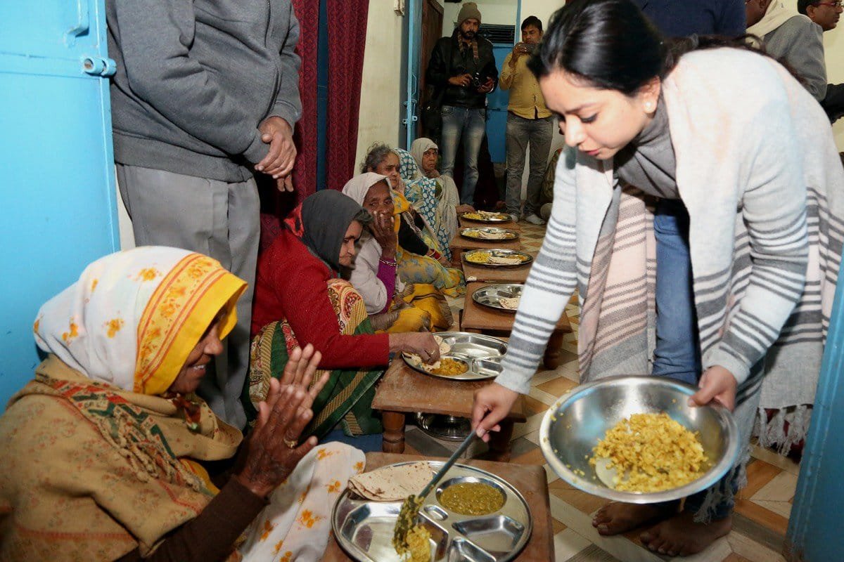 दमोह कलेक्टर ने पेश की नज़ीर:  बृद्धाश्रम से किया नये साल का आगाज़, डीएम के आने से कमज़ोर और लाचार बुजुर्गों ने ली राहत की सांस | New India Times