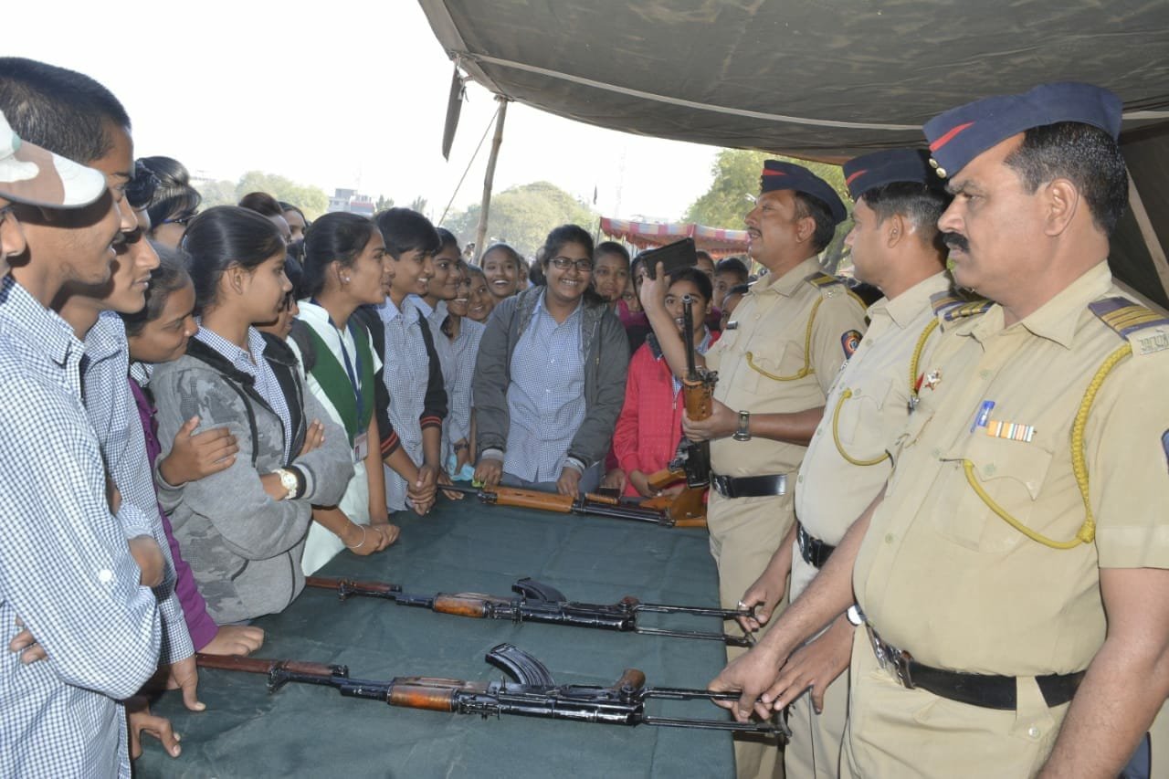 स्कूली बच्चों ने लिया पुलिसिया ज्ञान, पुलिस मना रही है रेजिंग डे सप्ताह 3 स्कूली बच्चों ने लिया पुलिसिया ज्ञान, पुलिस मना रही है रेजिंग डे सप्ताह | New India Times