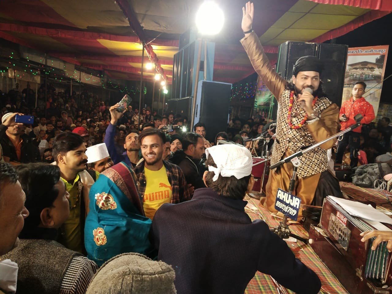 हजरत नवगज (रह.) के मजार पर चल रहे कव्वाली प्रोग्राम में विधायक कलावती भूरिया ने की शिरकत | New India Times