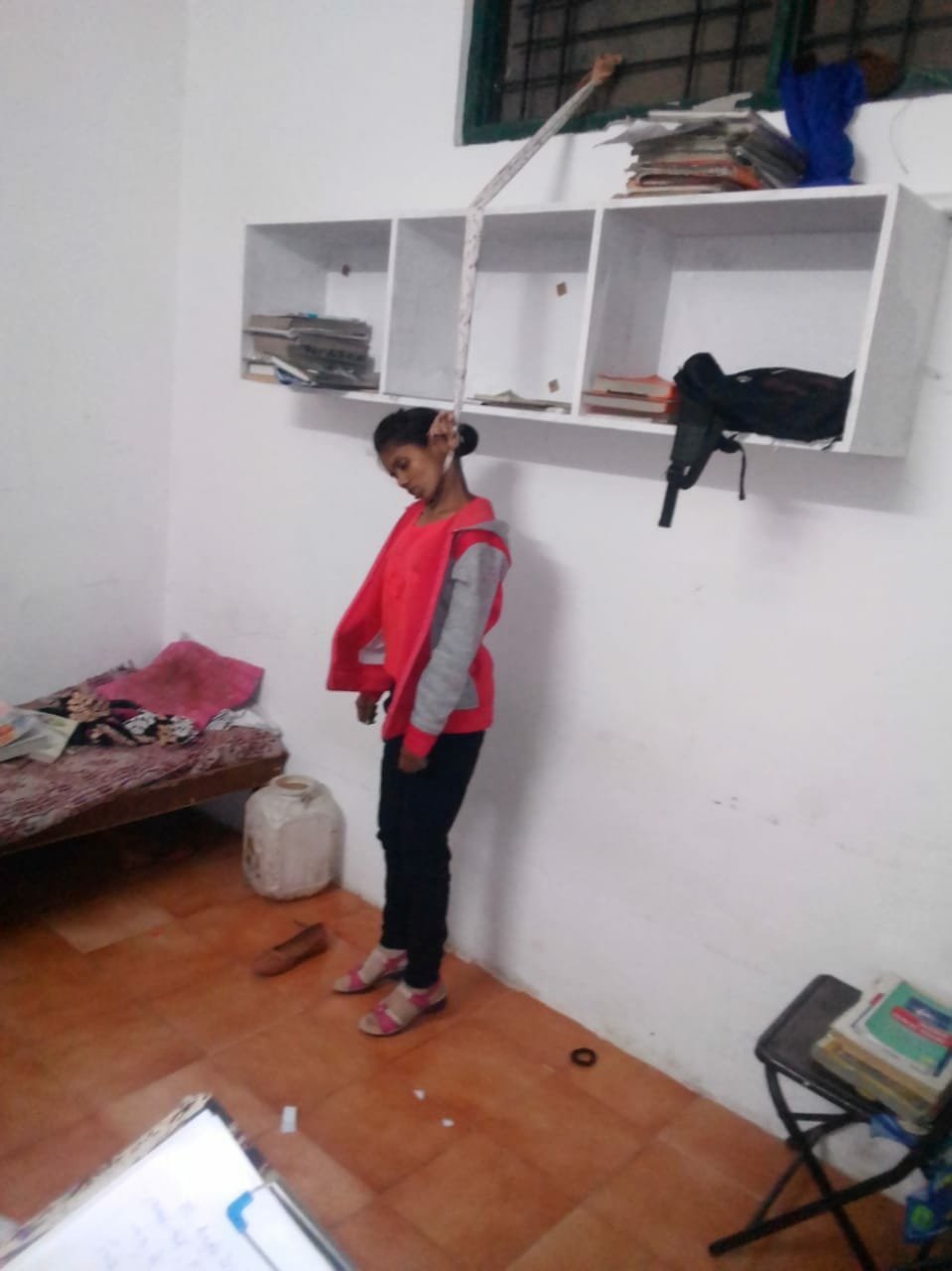 नर्सिंग की छात्रा ने फांसी लगाकर की आत्महत्या, परिजनों ने शक का इज़हार कर की जांच की मांग | New India Times