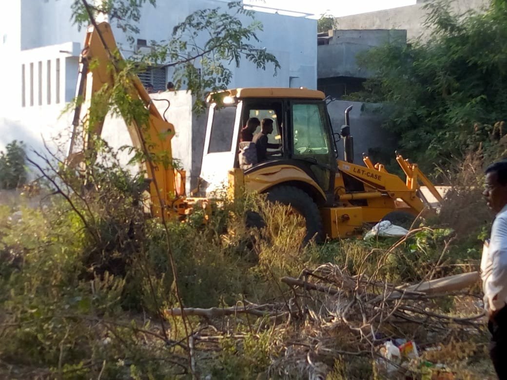 भाजपा कार्यकर्ताओं ने चलाया स्वच्छता अभियान: दिया स्वच्छता का संदेश, केंद्रीय रक्षा राज्यमंत्री डॉक्टर सुभाष भामरे ने फिता काट कर धुल मुक्त स्वच्छ शहर संकल्पना अभियान का किया उद्घाटन | New India Times