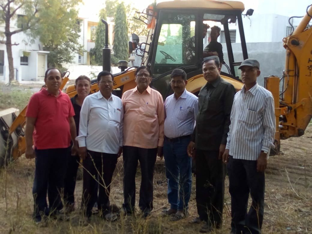 भाजपा कार्यकर्ताओं ने चलाया स्वच्छता अभियान: दिया स्वच्छता का संदेश, केंद्रीय रक्षा राज्यमंत्री डॉक्टर सुभाष भामरे ने फिता काट कर धुल मुक्त स्वच्छ शहर संकल्पना अभियान का किया उद्घाटन | New India Times