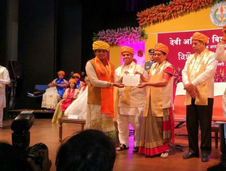 एडवोकेट एम एन हुदा के खानदान की बेटी हुई राज्यपाल के हाथों सम्मानित | New India Times