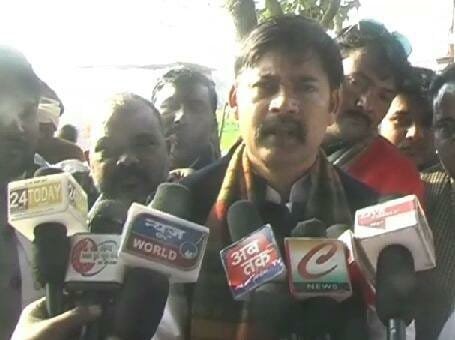 डकैतों को असलहे व कारतूस देने जा रहे आधा दर्जन आरोपी गिरफ्तार, बड़ी संख्या में असलहे व कारतूस बरामद 2 डकैतों को असलहे व कारतूस देने जा रहे आधा दर्जन आरोपी गिरफ्तार, बड़ी संख्या में असलहे व कारतूस बरामद | New India Times