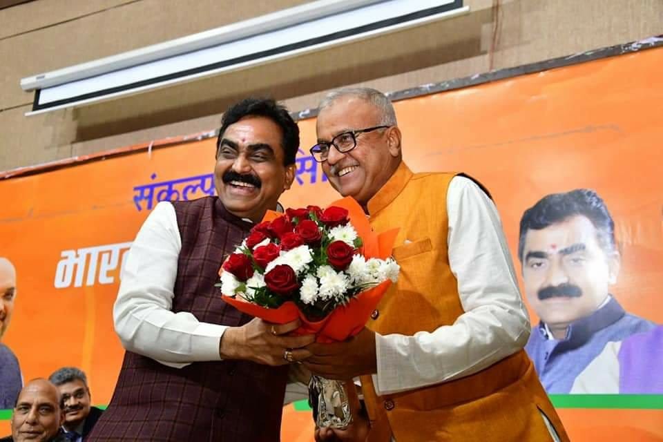 सांसद नंद कुमार सिंह चौहान ने भोपाल में केंद्रीय गृहमंत्री राजनाथ सिंह सहित अन्य नेताओं से मिलकर की अहम चर्चा | New India Times