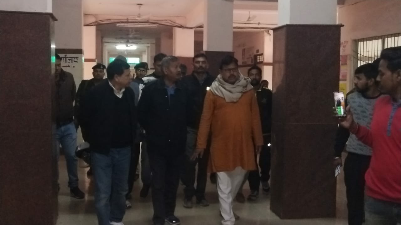 खाद्य मंत्री प्रधुम्न सिंह तोमर हॉस्पिटल से डिस्चार्ज होकर सीधे पहुंचे सिविल हॉस्पिटल में निरीक्षण करने | New India Times