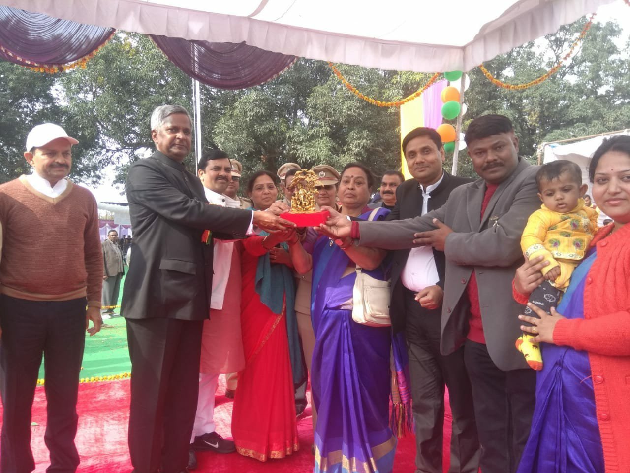 26 जनवरी को बडी धूमधाम से मनाया गया गणतन्त्र दिवस: सरकारी अर्धसरकारी संस्थाओं में फहराया गया तिरंगा, विभिन्न संस्थाओं के साथ साथ जगह-जगह हुए सांस्कृतिक कार्यक्रम | New India Times