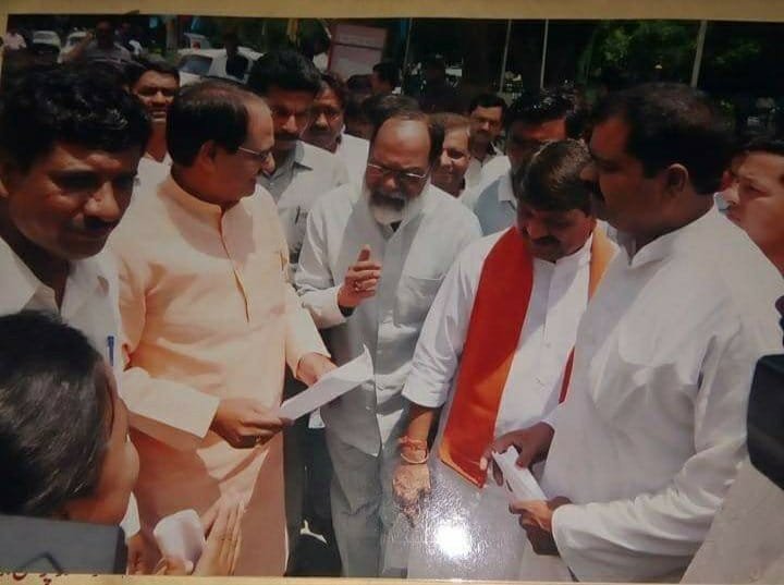 भाजपा नेता मोईन अंसारी ने दी शिवराज सिंह चौहान को बधाई | New India Times