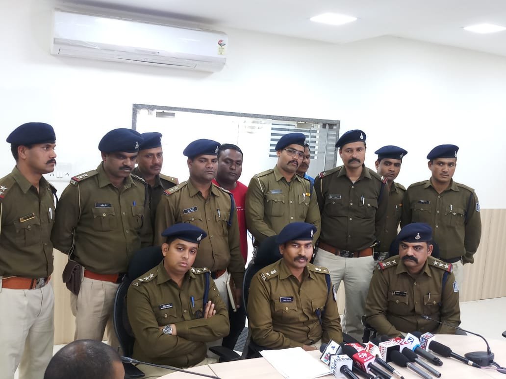 महिलाओं से पता पूछने के बहाने लूटपाट की घटना को अंजाम देने वाला लुटेरा आया भोपाल पुलिस के शिकंजे में | New India Times