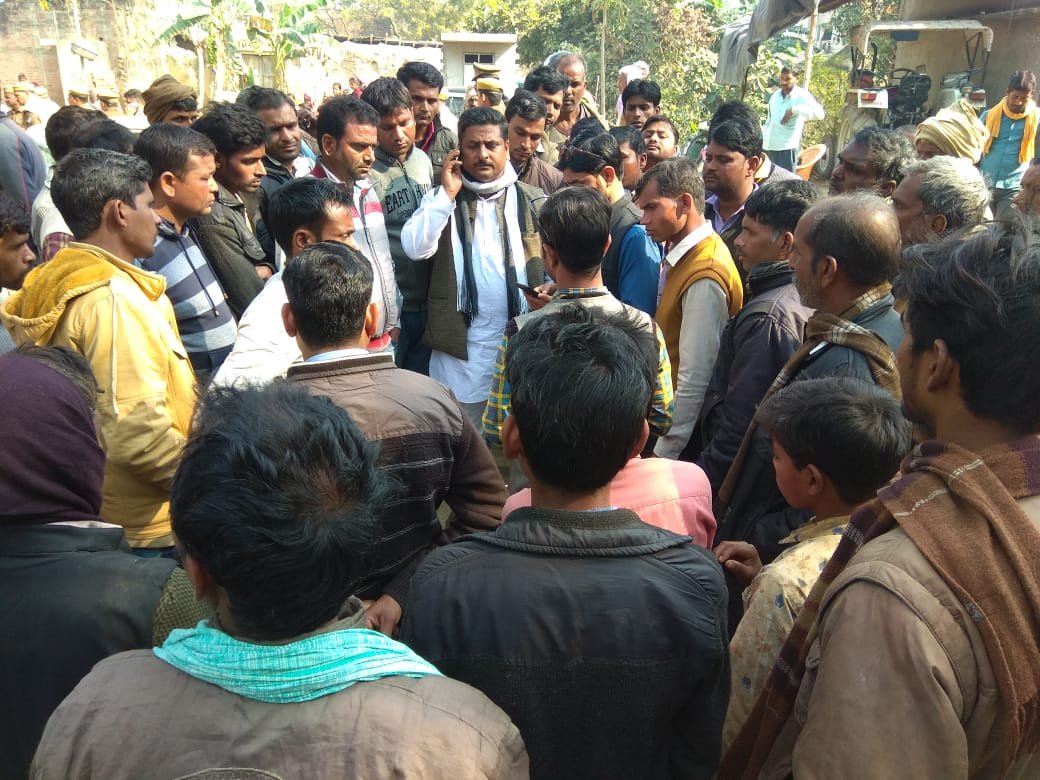 हाईटेंशन खंभे से संदिग्ध हालत में दो नाबालिग बच्चियों के लटके हुए मिले शव, हत्या कर लटकाने की आशंका | New India Times