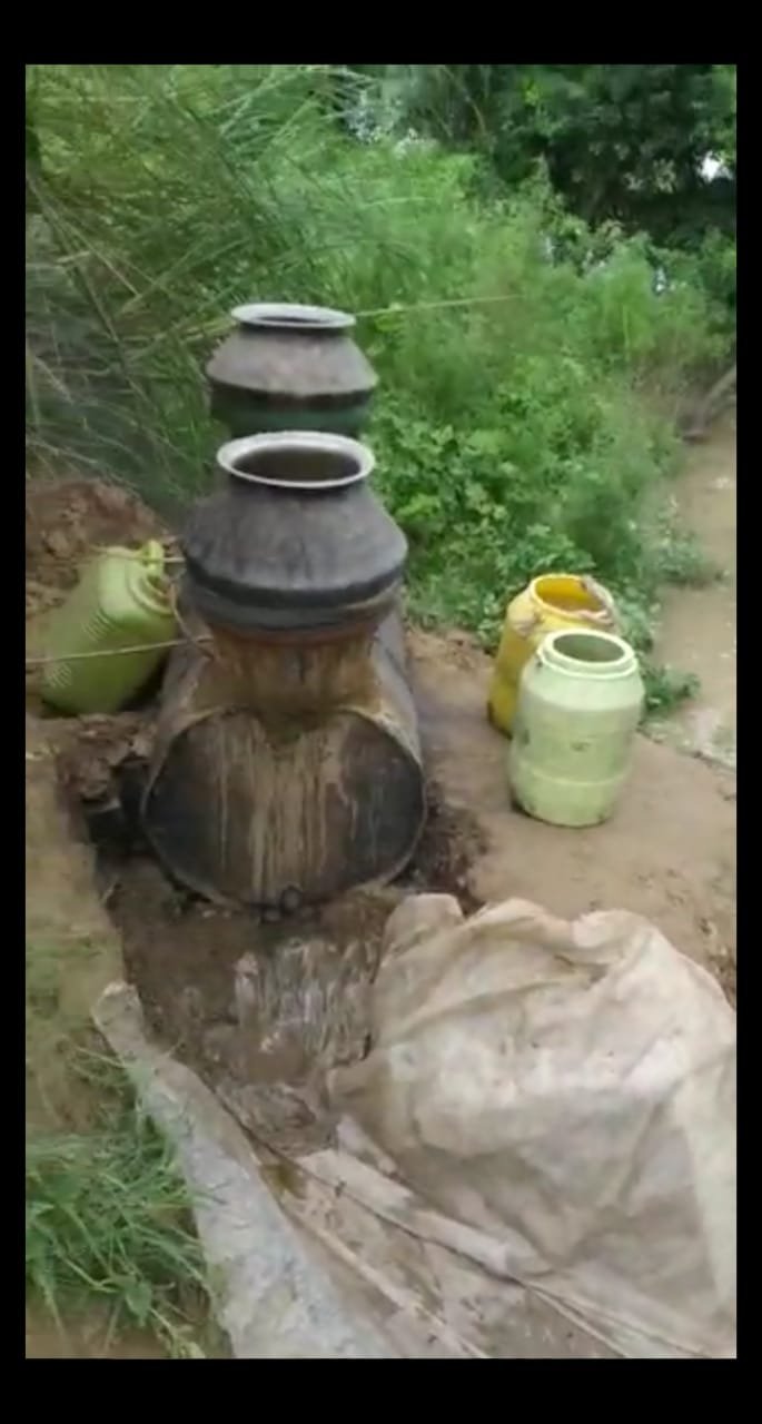 पुलिस अधीक्षक खीरी ने कच्ची शराब को बंद कराने को लेकर पूरे जनपद में चला रखा है अभियान फिर भी गोला गोकर्णनाथ व आसपास में खुलेआम बिक रही है जहरीली कच्ची शराब | New India Times