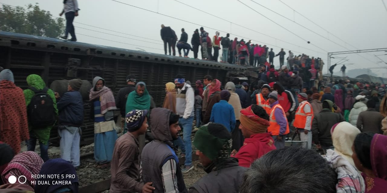 जोगबनी-आनंद विहार सीमांचल एक्‍सप्रेस के 11 डिब्‍बे पटरी से उतरे, 6 यात्रियों की मौत 8 गंभीर रूप से घायल | New India Times