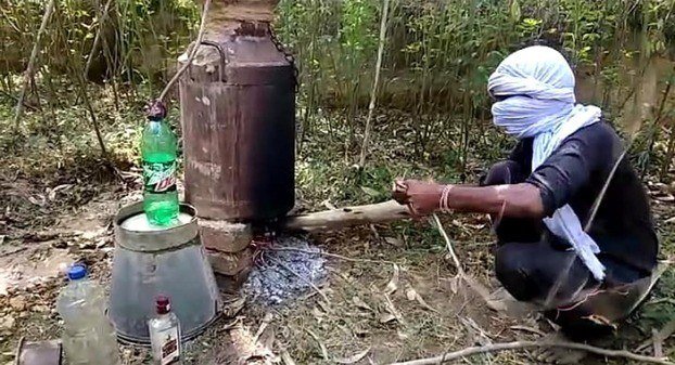 कच्ची शराब के खिलाफ चले ताबड़तोड़ कार्रवाई से शराब माफियाअों में मची खलबली | New India Times