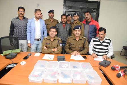 10 देशी पिस्टल व 4 जिंदा राउण्ड सहित हथियारों का तस्कर गिरफ्तार | New India Times