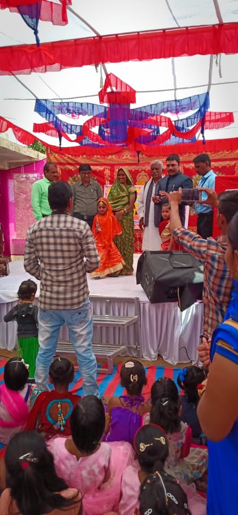 न्यू बाल विद्या भवन प्राथमिक विद्यालय के सांस्कृतिक कार्यक्रम में कुमारी नायरा मकरानी को प्रतीक चिन्ह भेंट कर किया गया सम्मानित | New India Times