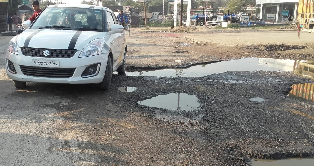 आठ विधायक दो सांसद होने के बाद भी नेशनल हाईवे गड्डों में तब्दील | New India Times