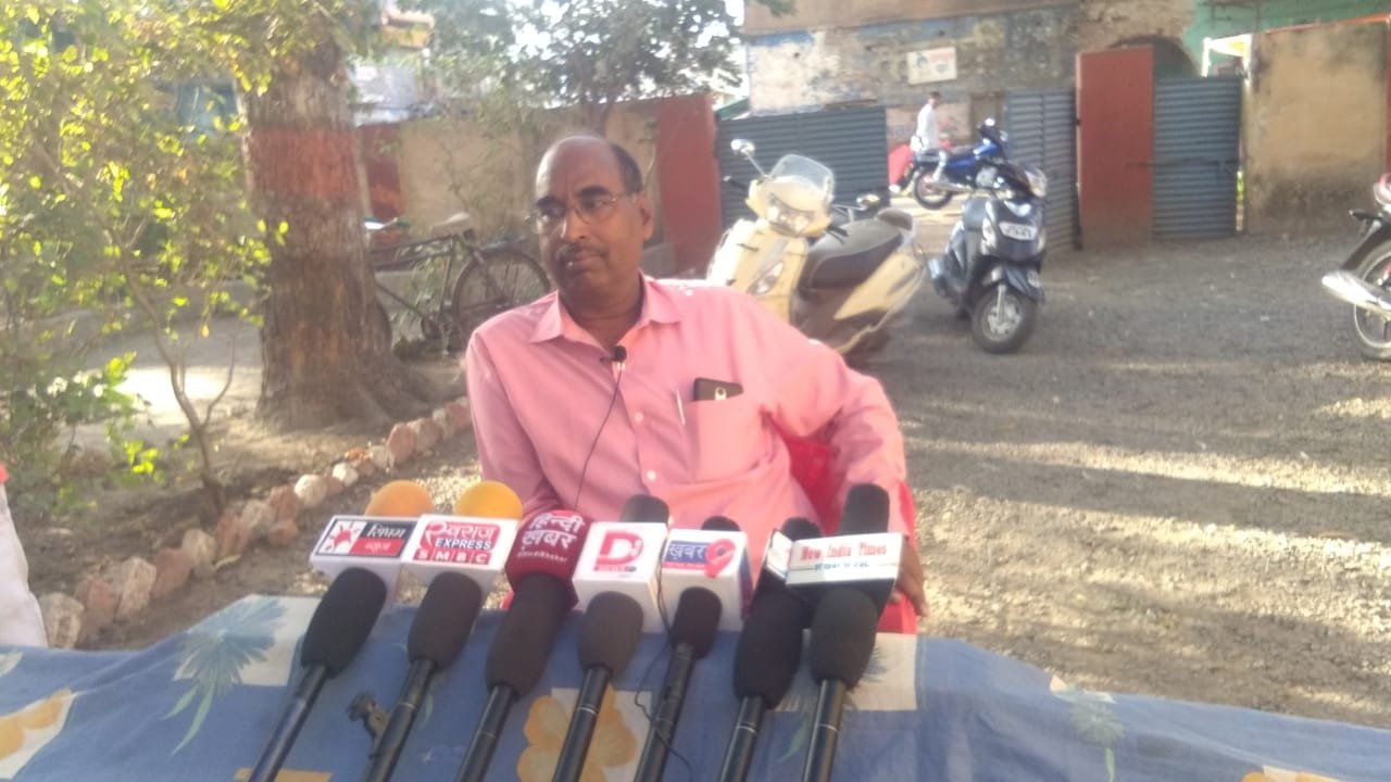 मेघनगर में सरकारी व आदिवासी जमीनों को हथियाने वाले भूमाफियाओं के खिलाफ पत्रकारों ने खोला मोर्चा, प्रेस कांफ्रेंस में कार्यपालन अधिकारी की गैरजिम्मेदारी हुई उजागर, करोड़ों की सरकारी जमीन पर है अवैध कब्जा | New India Times