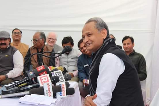 मुख्यमंत्री अशोक गहलोत ने प्रेस कांफ्रेंस कर साधा मोदी सरकार पर निशाना | New India Times