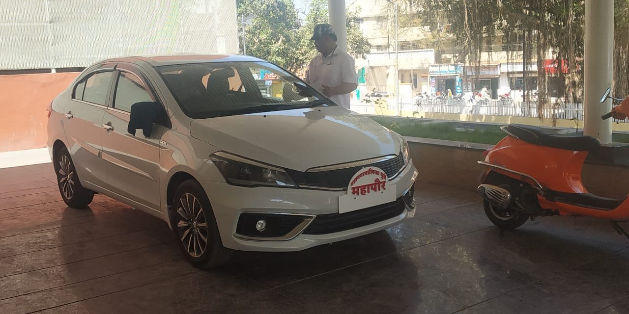 महापौर की करनी और कथनी में दिखा अंतर, बाइक की जगह कार से पहुंचने कार्यालय | New India Times