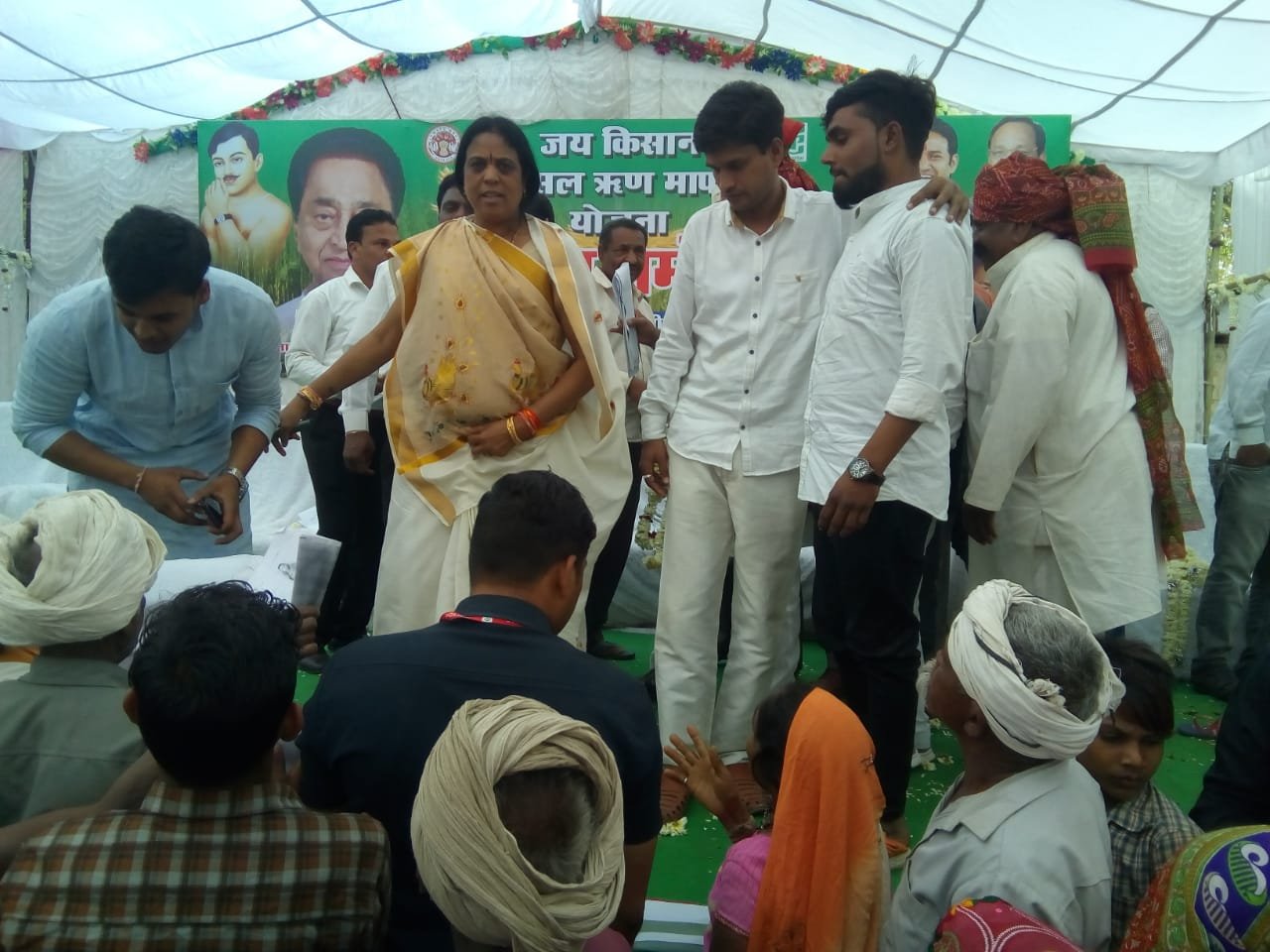 पुण्यतिथि पर शहीद चंद्रशेखर आजाद की मूर्ति पर किया गया माल्यार्पण | New India Times