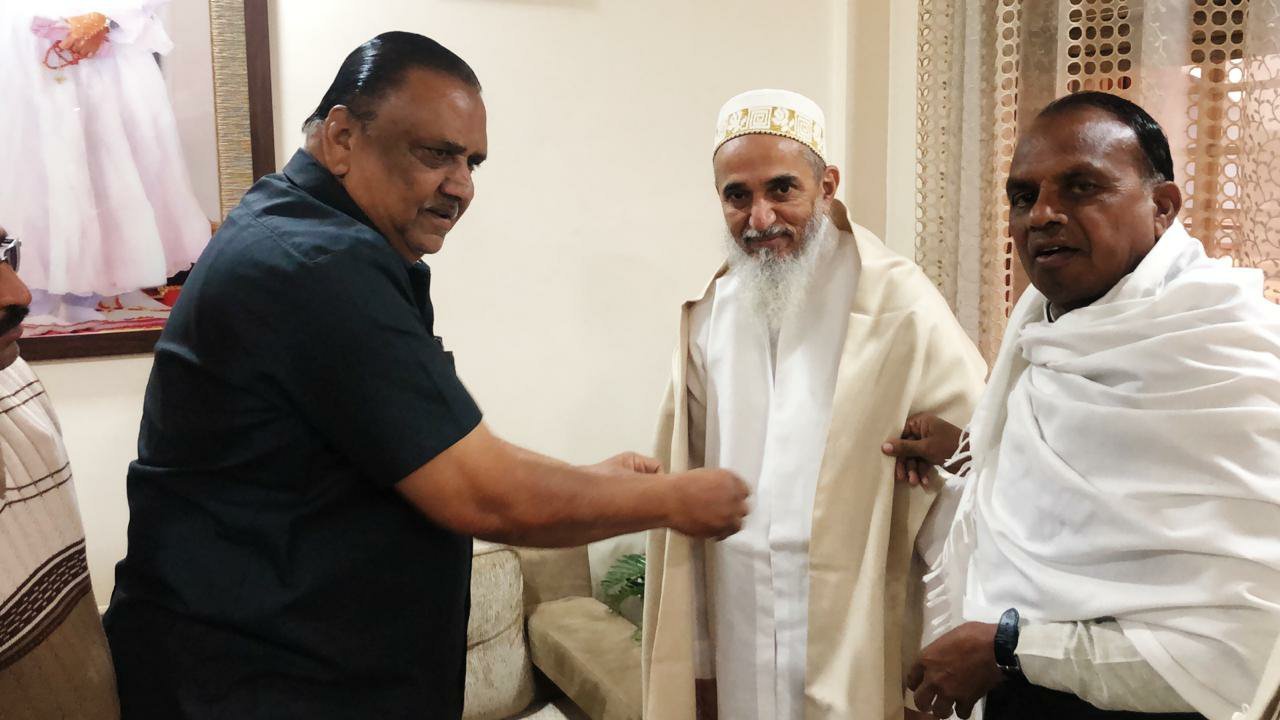 बोहरा समाज के रूहानी पेशवा श्री सैयदना इदरीस भाई साहब का विधायक वीरसिंह भूरिया ने इस्तकबाल कर लिया उनसे आशिर्वाद | New India Times