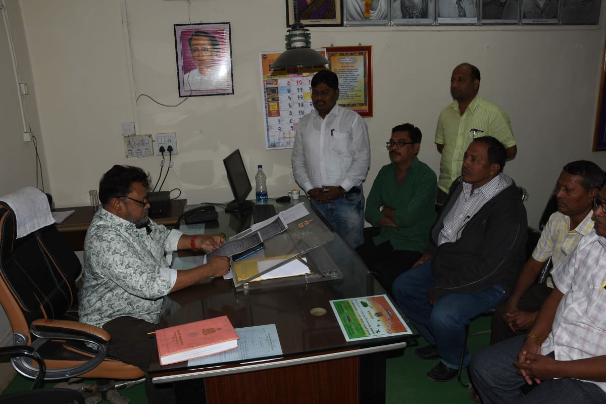 शासन के सौतेले व्यवहार के खिलाफ आरटीओ कर्मचारियों में जबरदस्त आक्रोश, काम बंद कर किया आंदोलन | New India Times