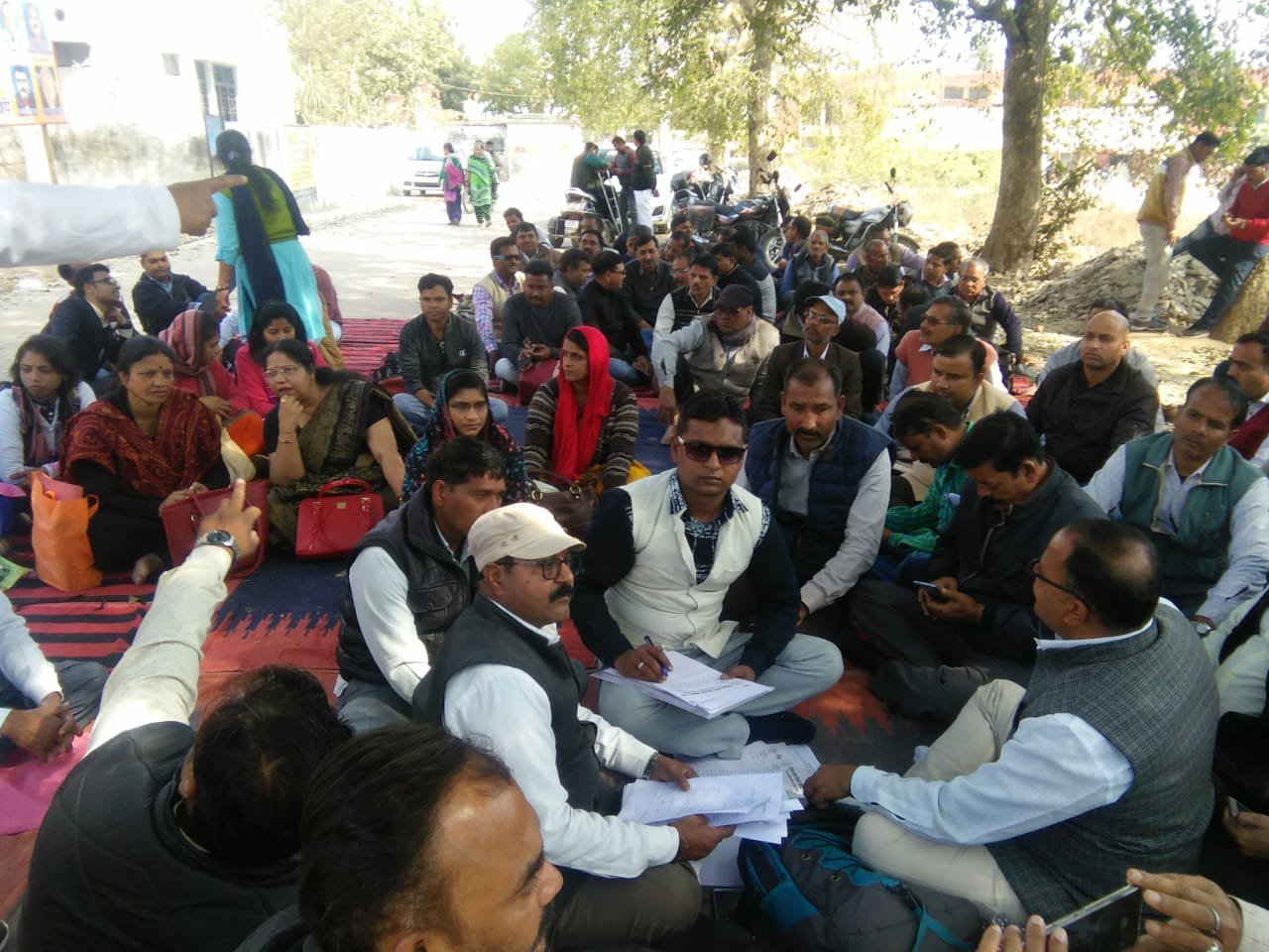 जेल भरो आन्दोलन के तहत बड़ी संख्या में शिक्षकों-कर्मचारियों ने दीं गिरफ्तारियां | New India Times