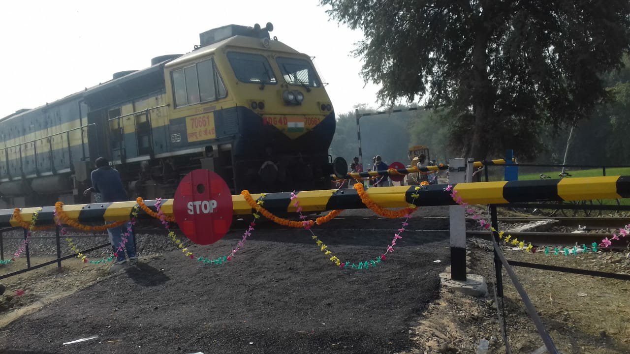 रेल मंत्री मनोज सिन्हा के द्वारा टेलीग्राम के माध्यम से किया गया मानव रहित रेलवे क्रासिंग गेट का उद्घाटन | New India Times