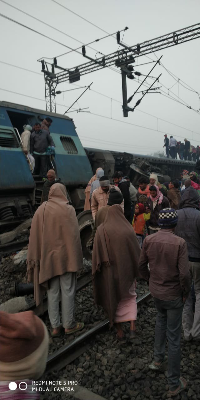 जोगबनी-आनंद विहार सीमांचल एक्सप्रेस के 11 डिब्बे पटरी से उतरे, 6 यात्रियों की मौत 8 गंभीर रूप से घायल 3 जोगबनी-आनंद विहार सीमांचल एक्सप्रेस के 11 डिब्बे पटरी से उतरे, 6 यात्रियों की मौत 8 गंभीर रूप से घायल | New India Times