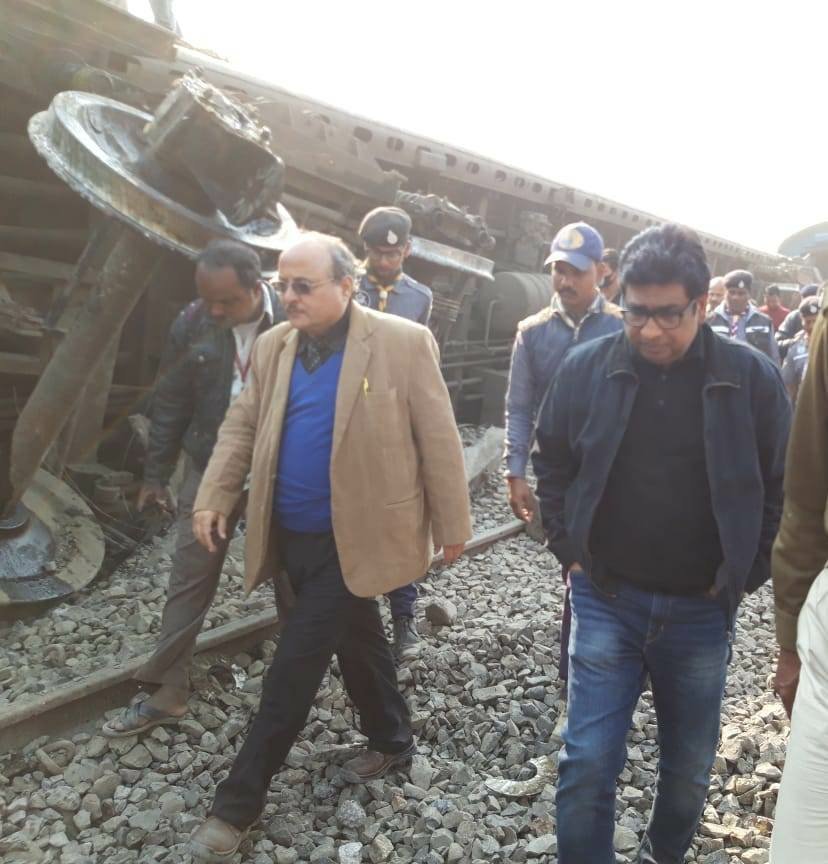 जोगबनी-आनंद विहार सीमांचल एक्सप्रेस के 11 डिब्बे पटरी से उतरे, 6 यात्रियों की मौत 8 गंभीर रूप से घायल 4 जोगबनी-आनंद विहार सीमांचल एक्सप्रेस के 11 डिब्बे पटरी से उतरे, 6 यात्रियों की मौत 8 गंभीर रूप से घायल | New India Times
